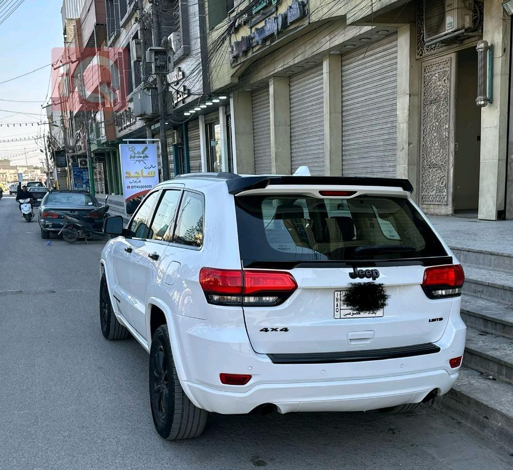 جیپ گراند شیرۆکی